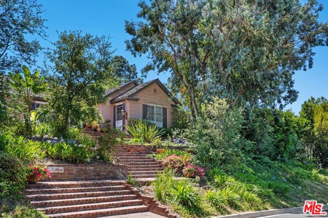 11450 Ayrshire Road, Los Angeles CA: https://media.crmls.org/mediaz/b48b511a-e1be-4cec-ac5c-a46f8d4dff67.jpg