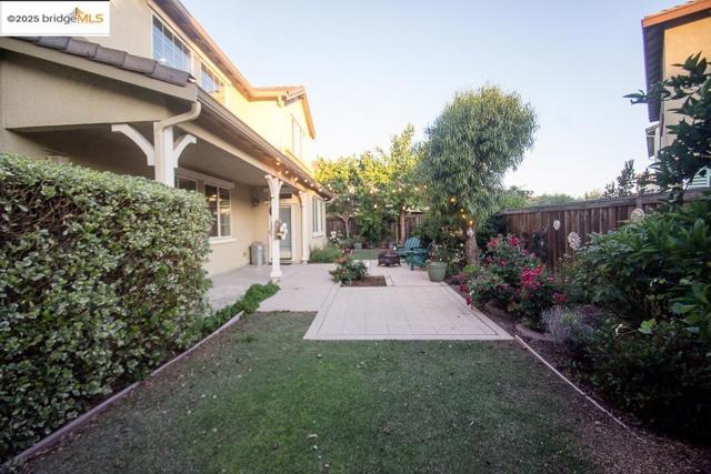 1083 Steeple Blvd, Brentwood CA: https://media.crmls.org/mediaz/b48c5de0-12d8-4f65-845d-7a8b48faeb1e.jpg