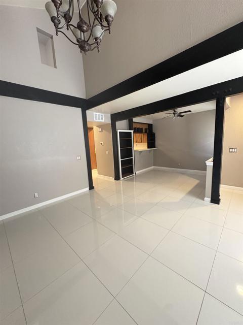 Detail Gallery Image 3 of 24 For 931 Martin Dr #3,  Escondido,  CA 92026 - 2 Beds | 2 Baths