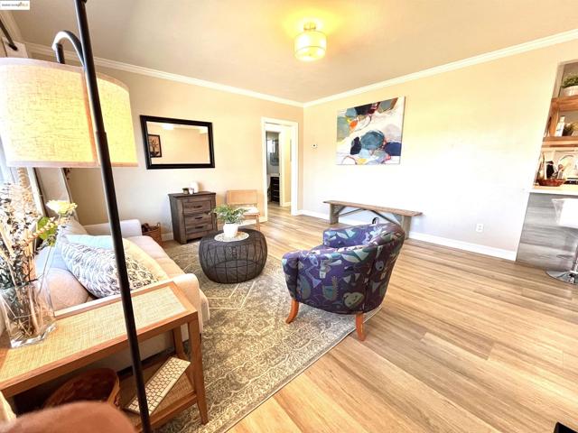 389 White Dr, Hayward CA: https://media.crmls.org/mediaz/b48c98bb-c434-4bdb-bf38-53d334ee0ac3.jpg