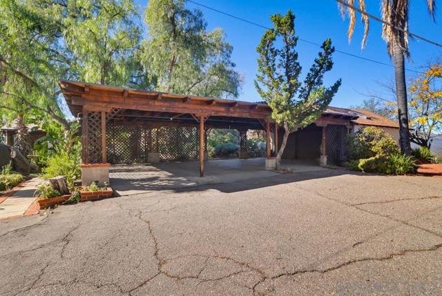 602 Starbright Ln, Alpine CA: https://media.crmls.org/mediaz/b48ca136-f73b-46fd-a750-bcb99f6fd8df.jpg