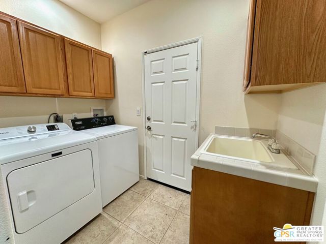 83530 Fenton Court, Indio CA: https://media.crmls.org/mediaz/b48ce0a2-4f9b-4dba-8a6c-7426871d932d.jpg