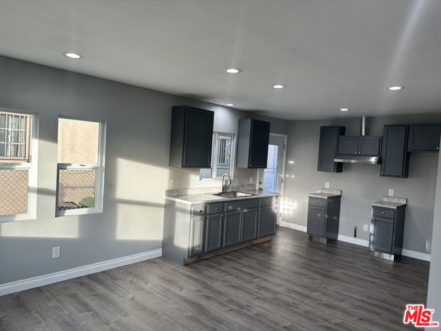 1551 W 55th Street, Los Angeles CA: https://media.crmls.org/mediaz/b48ce647-2b7b-4286-b4fb-ca32e5ce8a83.jpg