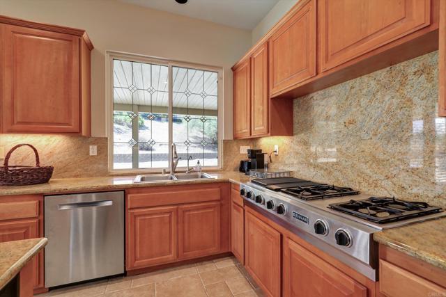 4009 11 Flowerwood Lane, Fallbrook CA: https://media.crmls.org/mediaz/b48d29f9-ea3a-4718-ae5e-df59364d0f29.jpg