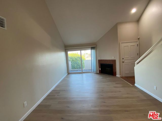 435 E Tamarack Avenue, Inglewood CA: https://media.crmls.org/mediaz/b48d4b56-36ac-41db-9b2d-82da5014d0a6.jpg