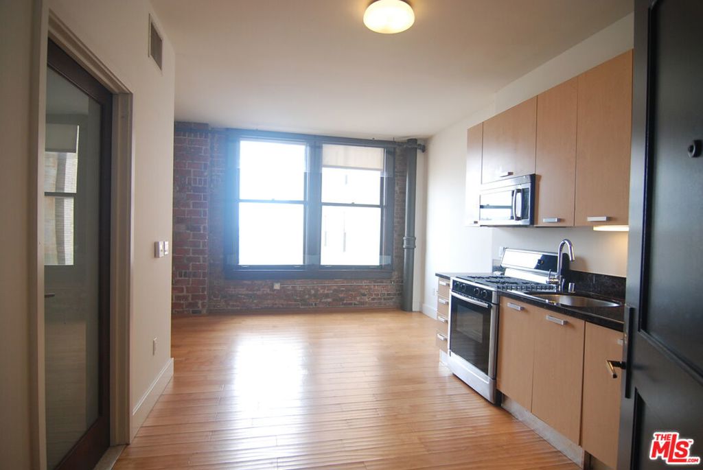 460 S Spring Street #907