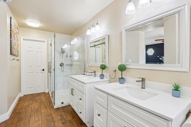 1060 Green Point Ct, Concord CA: https://media.crmls.org/mediaz/b48e7e9d-e90d-44a6-8390-4172012b0416.jpg