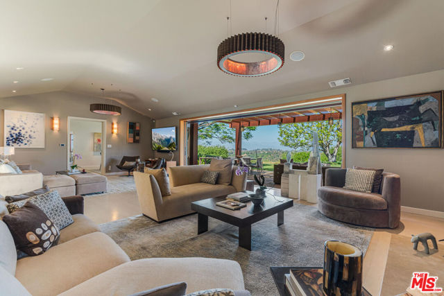 2232 Stradella Road, Los Angeles CA: https://media.crmls.org/mediaz/b48e8079-7265-42ec-9836-99d0533fd6ff.jpg