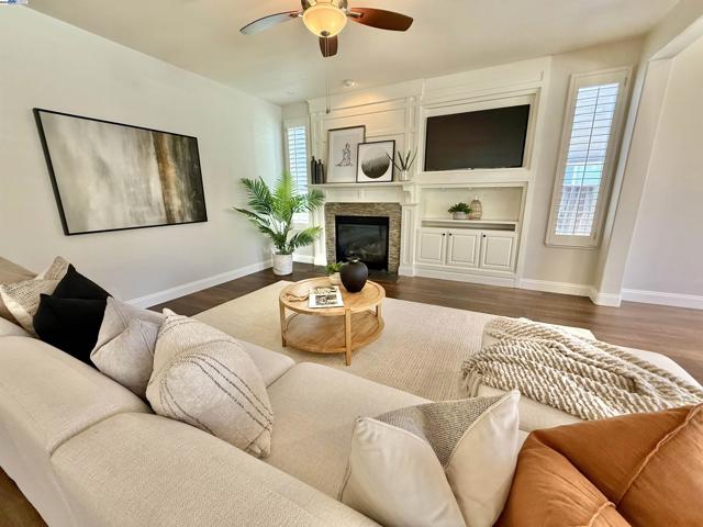 1164 Lexington Way, Livermore CA: https://media.crmls.org/mediaz/b48ec681-6935-47af-b084-a9ef771ecaaa.jpg