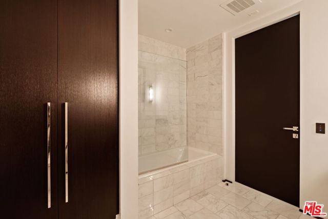 1155 S Grand Avenue, Los Angeles CA: https://media.crmls.org/mediaz/b48ed552-8490-45dc-a4cc-4ad2a3af21f5.jpg