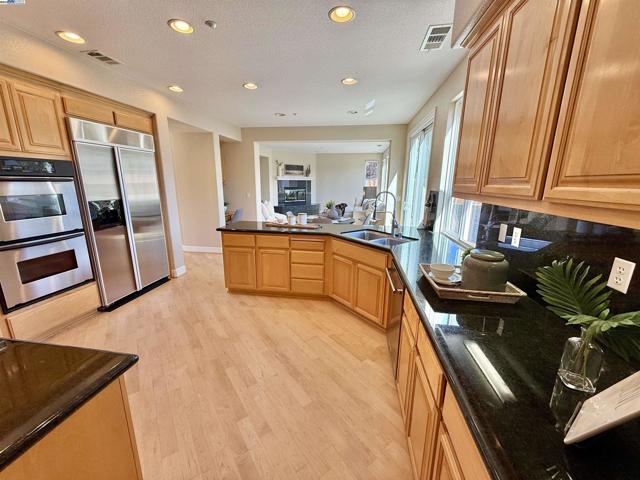 752 Barleta Ln, Livermore CA: https://media.crmls.org/mediaz/b48ee277-20f4-4dbf-b040-05a1ec032bae.jpg
