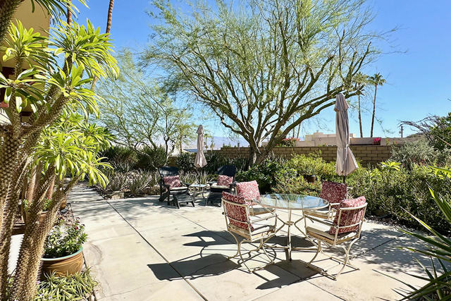 67931 Valley Vista Drive, Cathedral City CA: https://media.crmls.org/mediaz/b48ee783-c08b-47b5-a52f-8c458ca39ca8.jpg