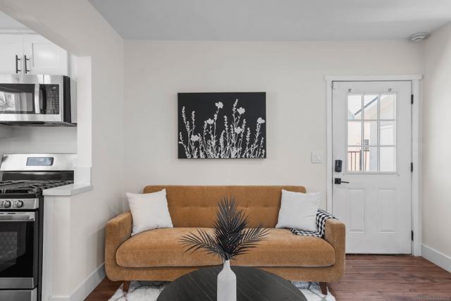 4119 Orange Ave, San Diego CA: https://media.crmls.org/mediaz/b48ef8b6-4002-44fc-bfdf-7588a1f681af.jpg