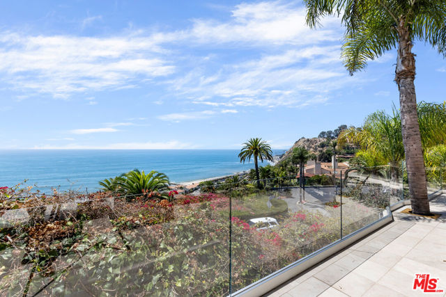200 ARNO Way, Pacific Palisades CA: https://media.crmls.org/mediaz/b48eff2b-85dc-4889-9096-52d7f0aad8da.jpg