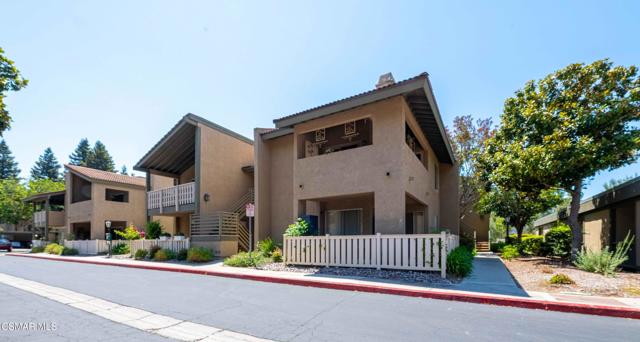 460 Arbor Lane Court, Thousand Oaks CA: https://media.crmls.org/mediaz/b48f6dc9-e8c5-4dec-acdc-053e2f1d2628.jpg