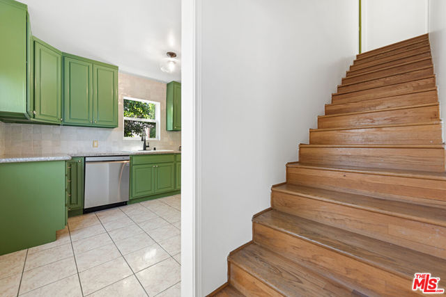 1205 Appleton Way, Venice CA: https://media.crmls.org/mediaz/b48f8836-9f15-453e-96a5-8b397b62aac6.jpg