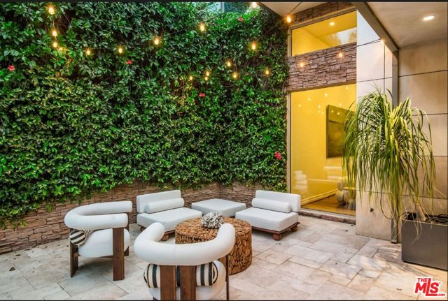 3685 Mandeville Canyon Road, Los Angeles CA: https://media.crmls.org/mediaz/b48f88aa-dc67-491c-87bb-e3509512f12a.jpg