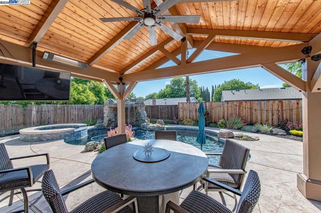648 Buckeye Dr, Livermore CA: https://media.crmls.org/mediaz/b4900eec-1247-453a-844c-b8881f9d5481.jpg