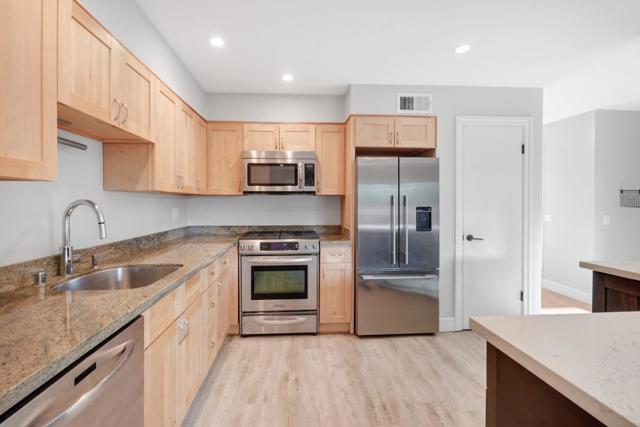988 S Arnold Way, Half Moon Bay CA: https://media.crmls.org/mediaz/b4901ee8-7502-4c6b-9e99-18db7224af4c.jpg