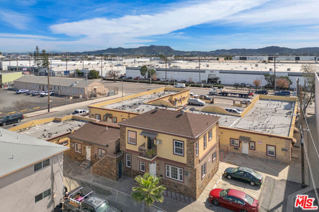 Image 6 of 27 For 11329 Sherman Way