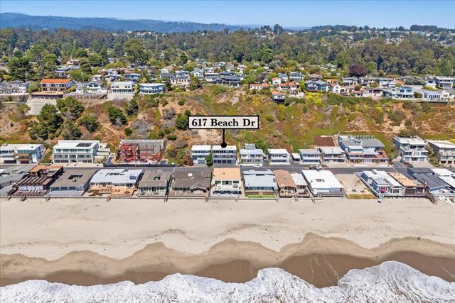 617 Beach Drive, Aptos CA: https://media.crmls.org/mediaz/b4906390-69eb-4067-b10b-9e657d071df4.jpg