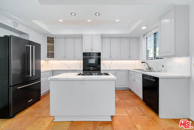 1827 Barry Avenue, Los Angeles CA: https://media.crmls.org/mediaz/b4907359-0630-47d9-8eb8-df80b8c59feb.jpg