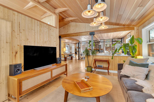 26299 Tahquitz Drive, Idyllwild CA: https://media.crmls.org/mediaz/b491688d-a8e0-424b-aad0-0c9dc55c0b3a.jpg