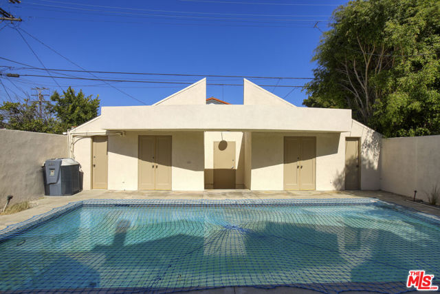 426 S Swall Drive, Beverly Hills CA: https://media.crmls.org/mediaz/b4916b2d-6d50-42d3-a330-0f3ad0ebc4bf.jpg