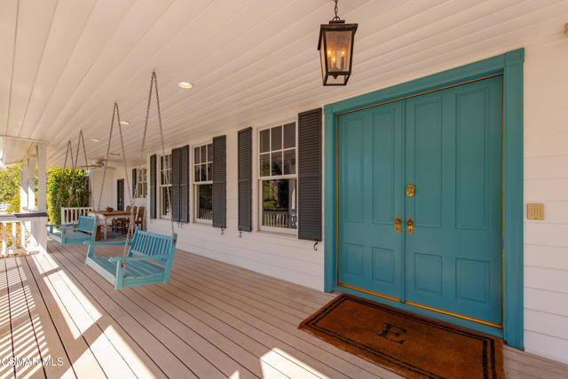 6144 1/4 Chesebro Road, Agoura Hills CA: https://media.crmls.org/mediaz/b491931b-59bc-4793-ae3d-023ca4447ca1.jpg