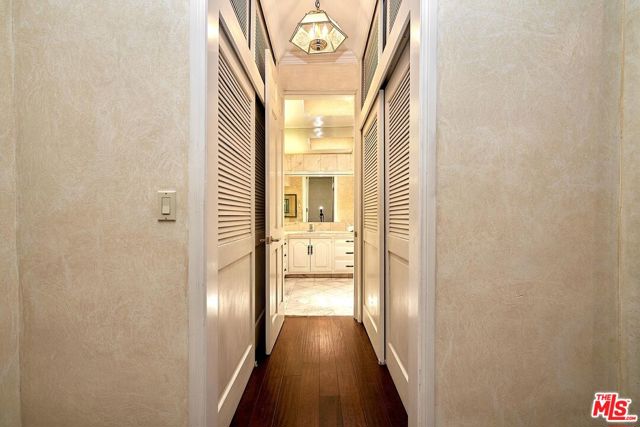 424 N Arden Boulevard, Los Angeles CA: https://media.crmls.org/mediaz/b49206bb-f45d-4a26-a47d-06485229746e.jpg