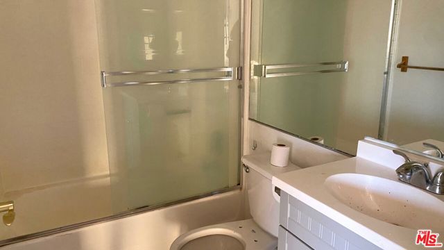 701 S Kingsley Drive, Los Angeles CA: https://media.crmls.org/mediaz/b4922eda-15aa-48be-bdc3-79ed7c490703.jpg