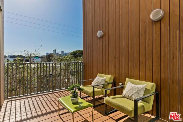 855 N Croft Avenue, Los Angeles CA: https://media.crmls.org/mediaz/b492407d-325f-43d2-b48e-678ac96de403.jpg