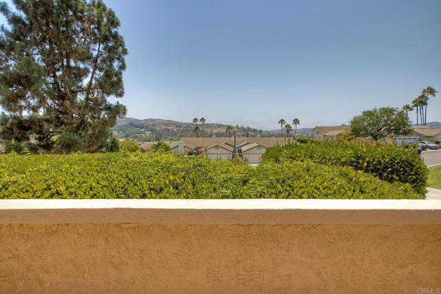61 Via Larga Vista, Bonsall CA: https://media.crmls.org/mediaz/b492af92-12c7-436e-b0d2-bb931b2dfc0f.jpg