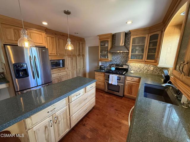 2340 Aldrich Circle, Thousand Oaks CA: https://media.crmls.org/mediaz/b492b9b8-b7db-483e-b825-a6e7281e2479.jpg