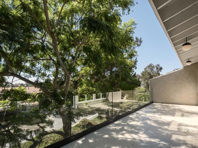 2163 Caminito Circulo Norte, La Jolla CA: https://media.crmls.org/mediaz/b492bdca-8c40-4af8-ad64-831f50d65bbb.jpg