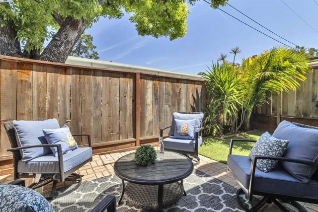 20340 Forest Ave, Castro Valley CA: https://media.crmls.org/mediaz/b4930909-334b-49b3-b701-dc591116a711.jpg