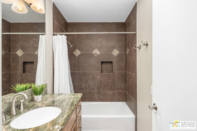 67488 Toltec Court, Cathedral City CA: https://media.crmls.org/mediaz/b493464b-585a-455c-8f0b-323750baa3b2.jpg