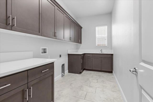 586 Braden Way, Marina CA: https://media.crmls.org/mediaz/b493970a-e8dc-496c-91dd-08463c3821c6.jpg