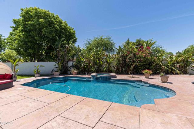 3007 Springbank Court, Bakersfield CA: https://media.crmls.org/mediaz/b4945a5c-f752-4df0-9c11-ba01e5637435.jpg