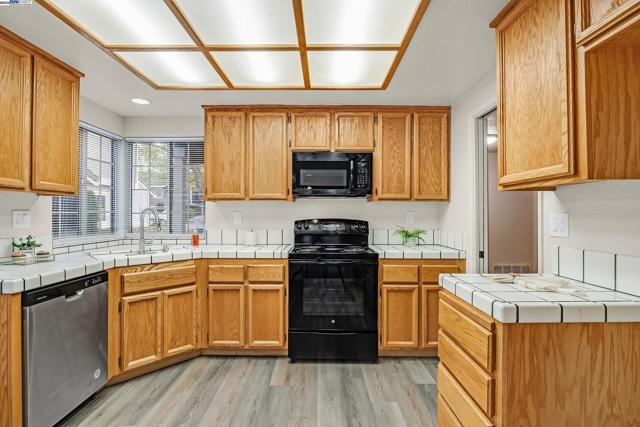 117 Pelican Loop, Pittsburg CA: https://media.crmls.org/mediaz/b49534c9-d6eb-4a11-a9a2-87bb7e237460.jpg