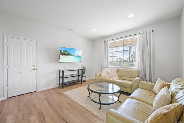 Detail Gallery Image 18 of 61 For 330 Skyline, Vista,  CA 92084 - 5 Beds | 4 Baths