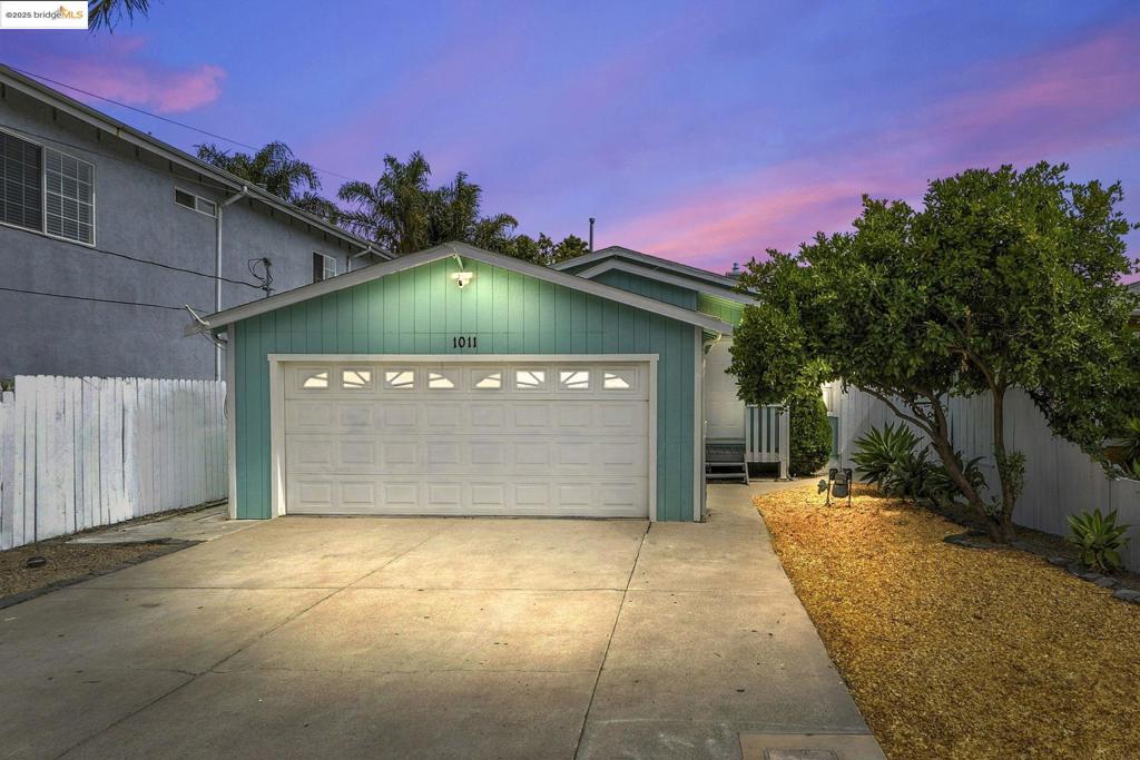 1011 Coalport St.