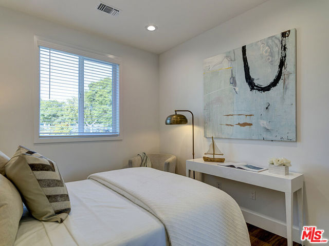5600 W 78th Street, Los Angeles CA: https://media.crmls.org/mediaz/b4960528-4b91-491c-93f4-57eb376357f6.jpg