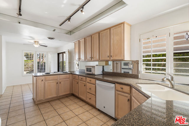 62 Calle Solano, Rancho Mirage CA: https://media.crmls.org/mediaz/b496a26c-9f0b-47fc-b542-93fd995e383f.jpg