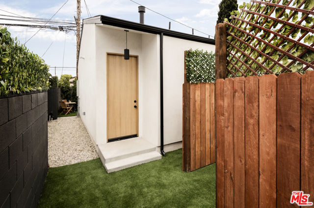 11840 Juniette Street, Culver City CA: https://media.crmls.org/mediaz/b496bab3-c561-4114-a4af-6ce4cd5067b7.jpg