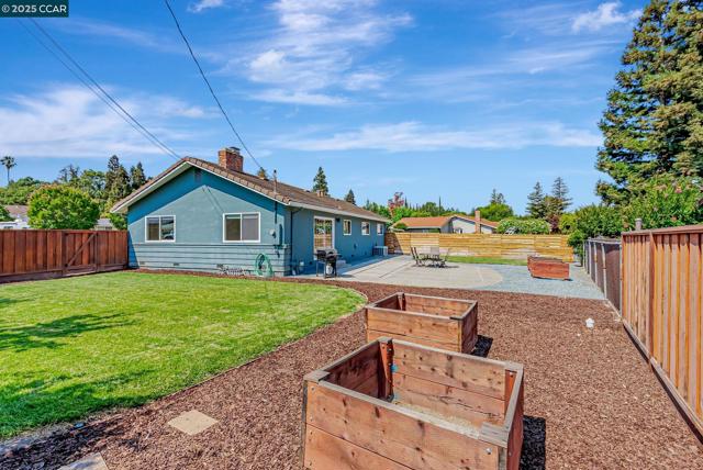 5891 Caulfield Dr, Clayton CA: https://media.crmls.org/mediaz/b497170a-5b65-421e-8cc1-e2db067489ca.jpg