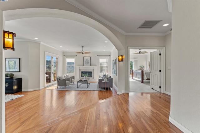 7745 Winter Snow Ct, Newcastle CA: https://media.crmls.org/mediaz/b49731ff-1736-4e11-9d75-3eac42ef8a1e.jpg