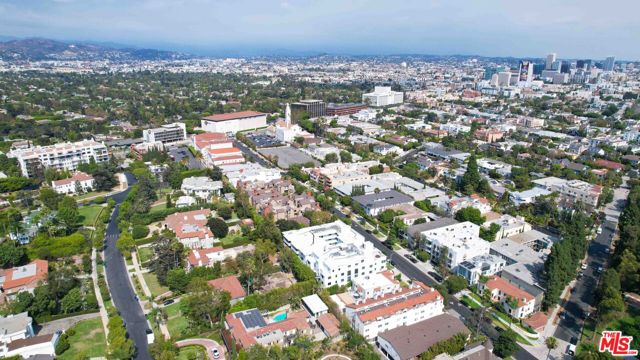 865 S Lucerne Boulevard, Los Angeles CA: https://media.crmls.org/mediaz/b4974058-5d8f-458e-ad2c-2b8c9178dad3.jpg