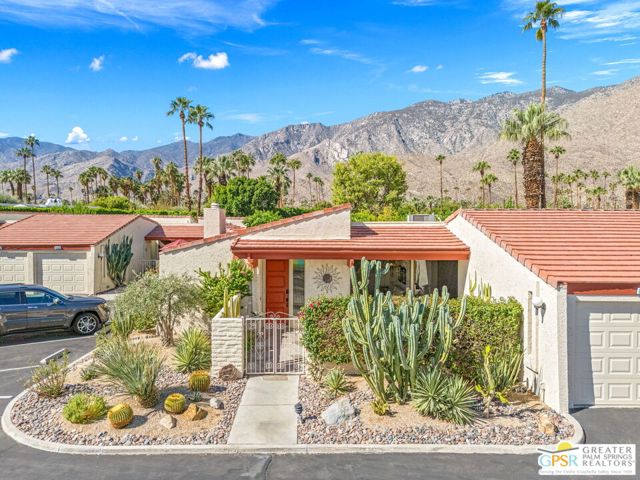 1095 S La Verne Way, Palm Springs CA: https://media.crmls.org/mediaz/b4979e53-004d-4cbf-a453-feeafdc88588.jpg