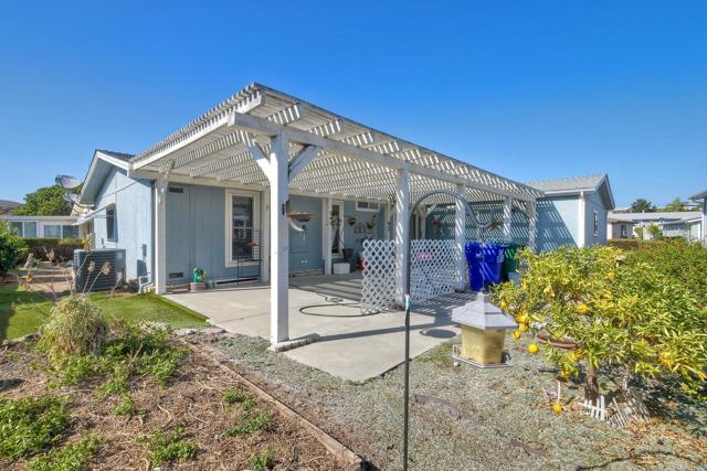 5116 Weymouth Way, Oceanside CA: https://media.crmls.org/mediaz/b497dcd7-31ba-4cd0-bb5c-a999f845b48f.jpg
